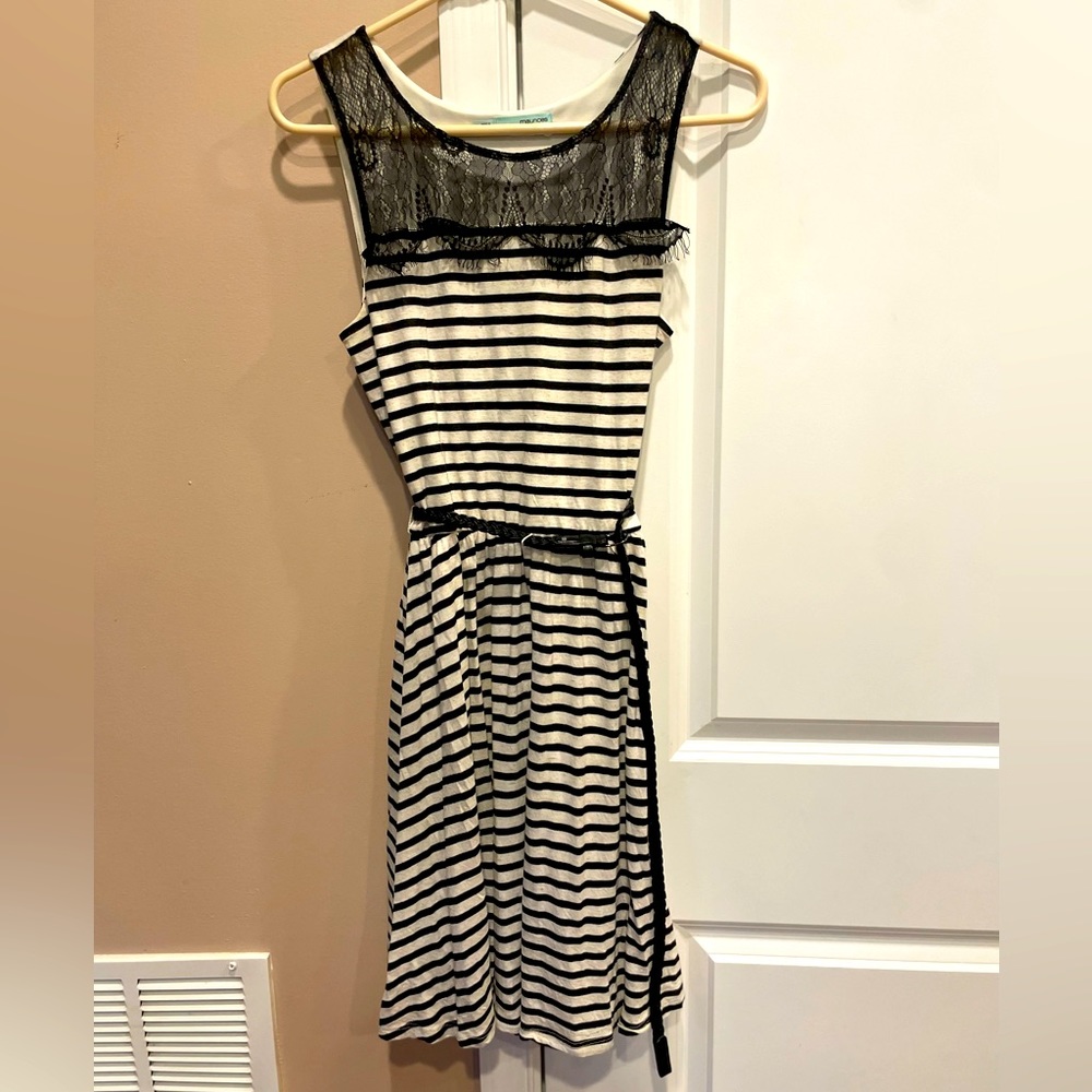 Maurices medium black and white stripe dress belt and lace - Picture 1 of 10